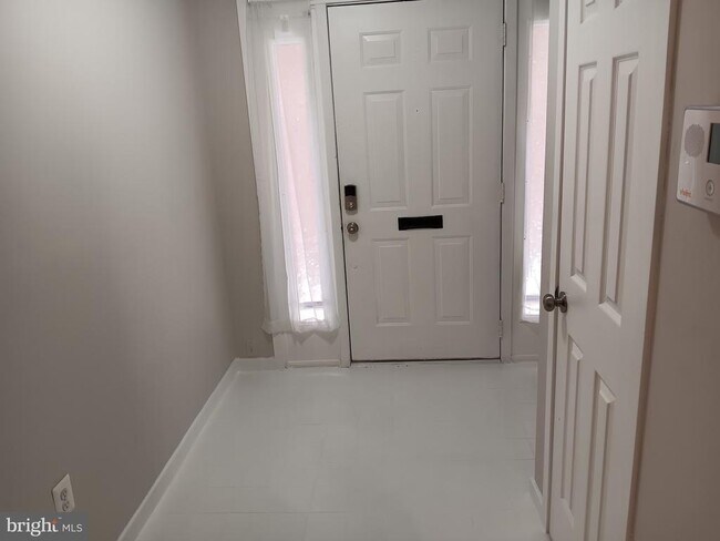 Foto del edificio - 128 W Barre St