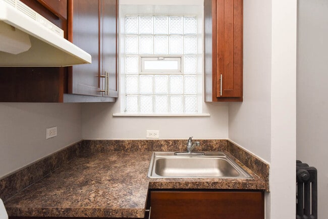 Foto del edificio - 4031 N Kenmore Ave