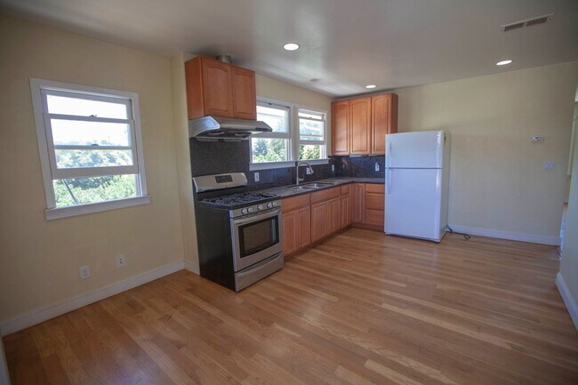 Building Photo - 659Estudillo