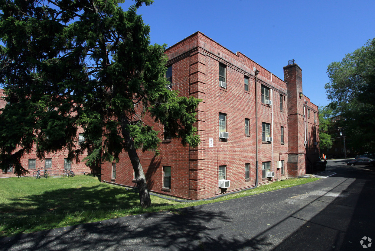 Foto del edificio - Queens Court Apartments