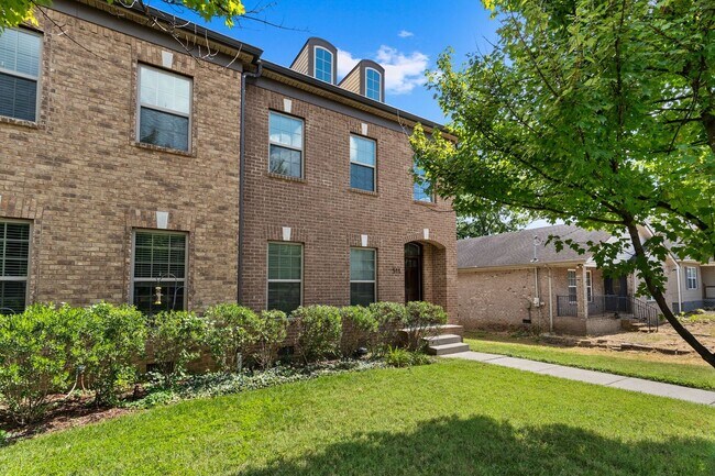 Foto del edificio - Great Walkable Neighborhood! 3Bed 2.5 Bath...