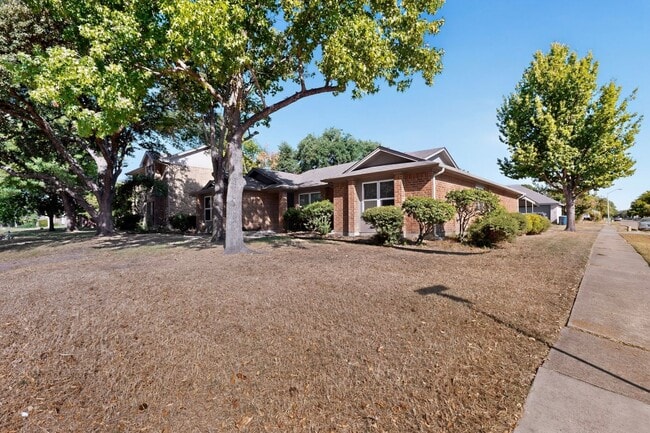 Building Photo - 7809 Cornell Dr