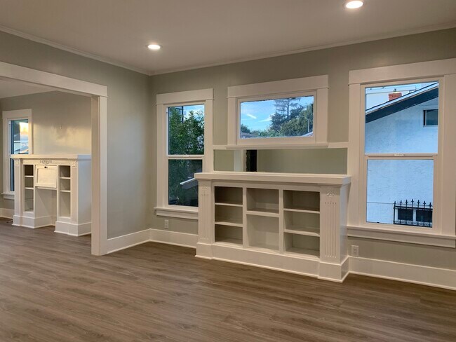 Dining Room - 624 N Hobart Blvd