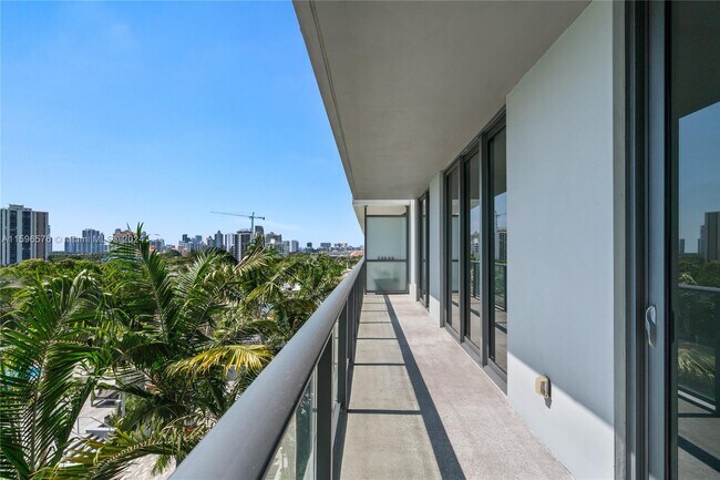 Foto del edificio - 2960 NE 207th St