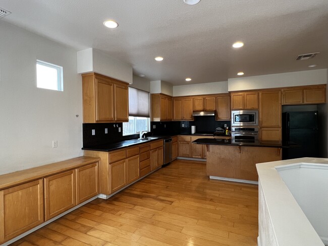 Building Photo - 3517 Park Ridge Dr