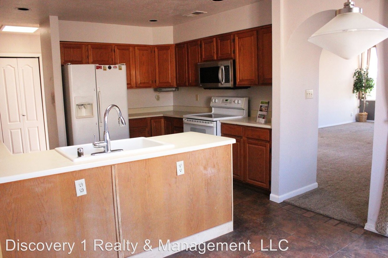 Building Photo - 2325 Cabezon Dr NE