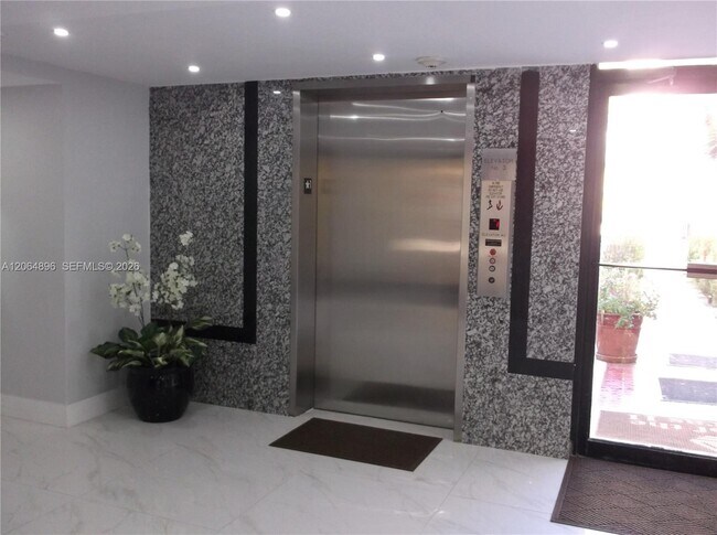 Foto del edificio - 16919 N Bay Rd