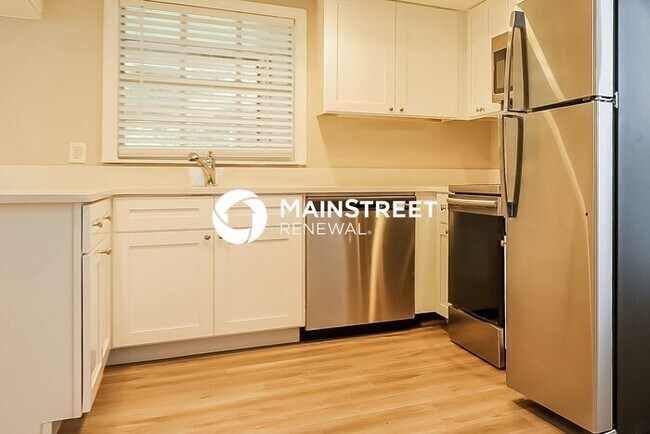 Building Photo - 3 Bedroom Pet-Friendly Home in Brandon, FL with Main Street Renewal