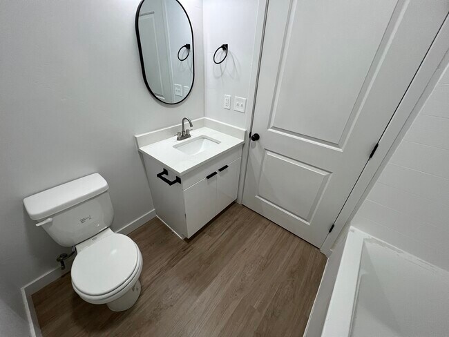 Building Photo - 404 E 5600 S