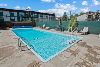 Building Photo - 2121 E Upriver Dr