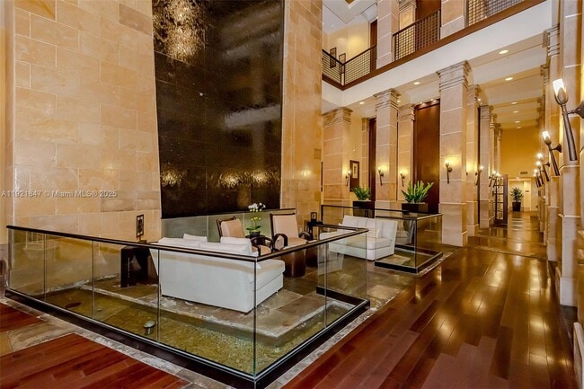 Building Photo - 16275 Collins Ave