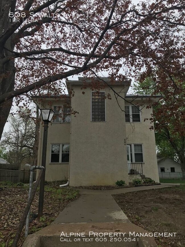 Foto del edificio - 608 S Walts Ave