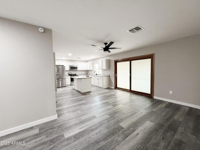 Building Photo - 8616 N 40th Dr