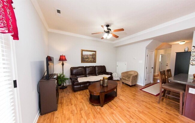Building Photo - 2 Bedroom Townhome in Campbell County