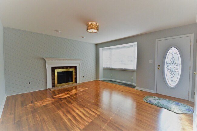 Building Photo - 113 Bingham Ave