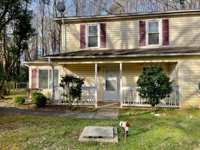 Building Photo - Adorable 3 bedroom 2 bath duplex, located ...