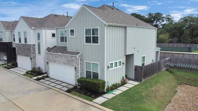 Building Photo - 8821 Hollister Pine Ct
