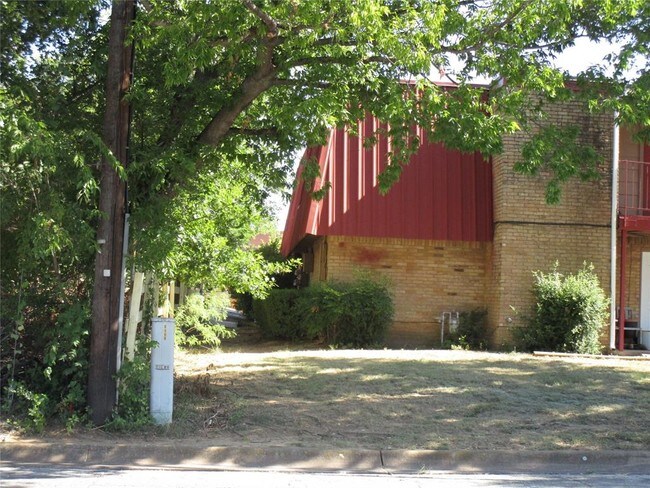 Building Photo - 614 Londonderry Ln