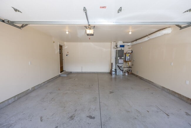 Building Photo - Three bedroom home in Orchards. - Central Air