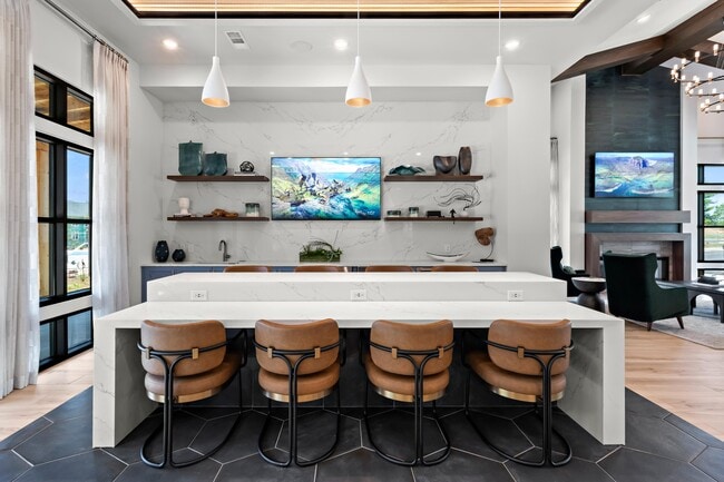 Building Photo - The Averly Collins Hill