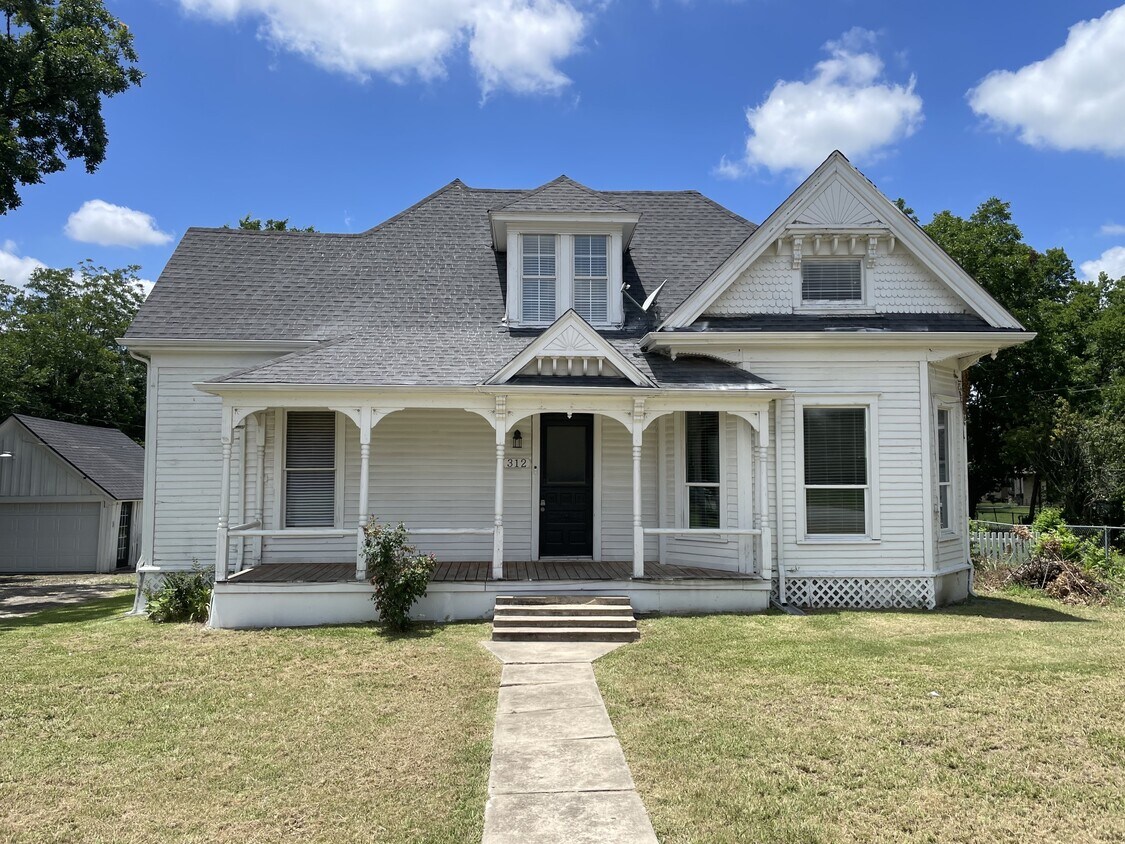 Foto principal - 312 N College St