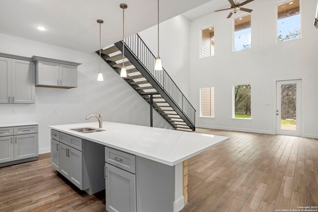 Foto del edificio - 155 N Rip Ford Rd