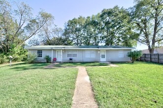 Building Photo - 1313 Glenn Cir