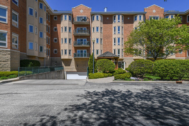 Building Photo - 100 W Roosevelt Ave