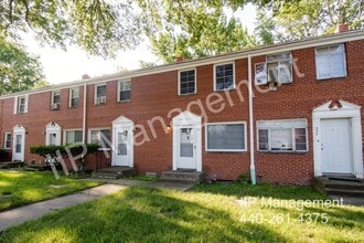 Building Photo - 450 Kenwood Dr
