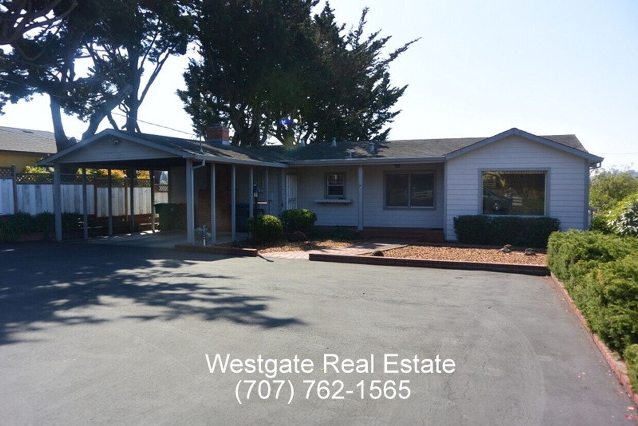 Primary Photo - 3 Bed/2 Bath Single Level Country Home wit...