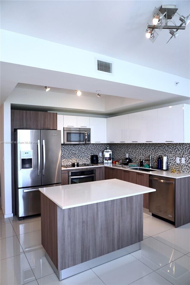 Building Photo - 5300 Paseo Blvd
