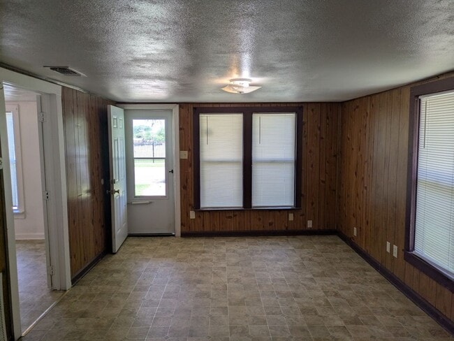 Building Photo - 411 S Bradshaw St