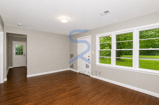 Foto del edificio - Spacious 4BR  in a Prime Warner Robins Location Near Top Attractions