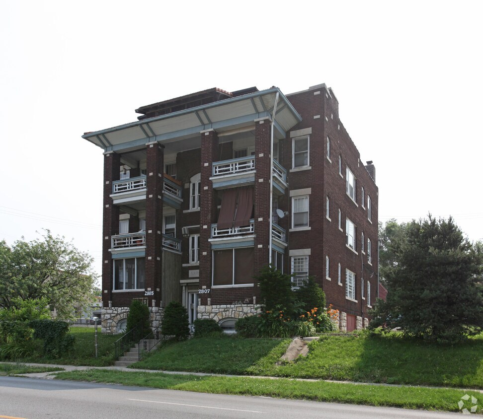 Primary Photo - 2805-2809 Gillham Rd