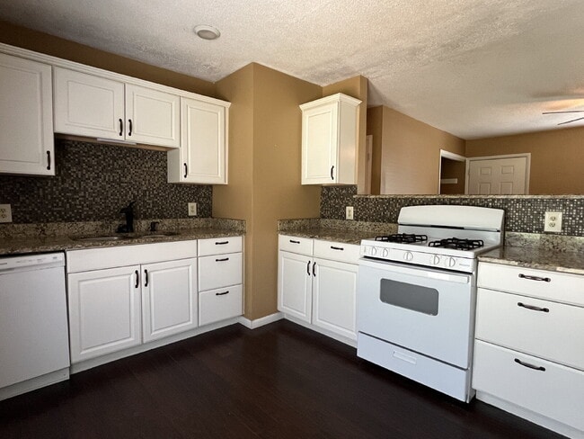 Building Photo - 3 Bedroom Home for Lease!!