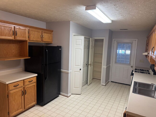 Foto del edificio - 416 Leighton Ave