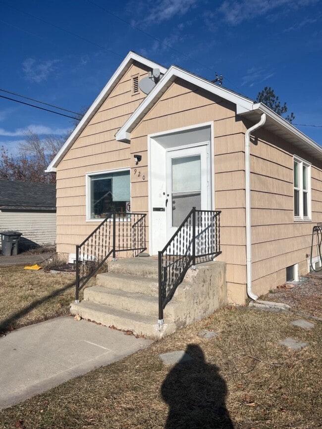 Building Photo - Charming Lower Rattlesnake Home
