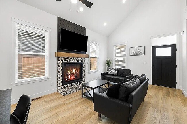 Building Photo - 3386 Blaze Lp