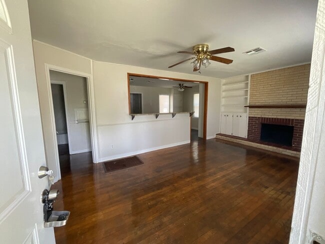 Building Photo - 308 E Kittyhawk Dr