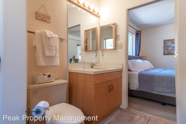 Foto del edificio - 3 br, 1.5 bath House - 28 Endner Lane