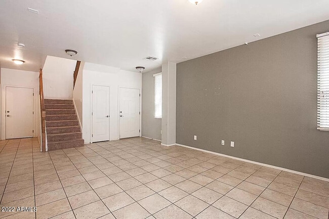 Foto del edificio - 2325 E Fraktur Rd