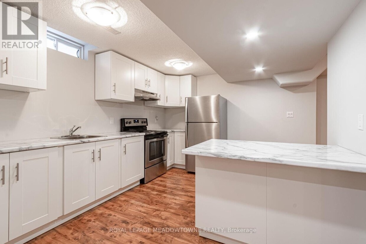 Photo principale - 1147 Houston Dr