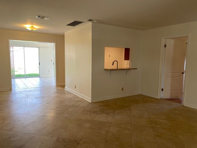 Building Photo - Easy Living in Palm Beach Gardens—Minutes ...