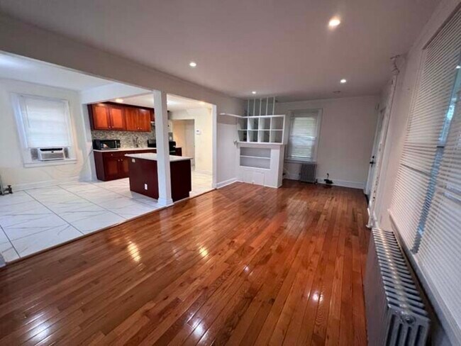 Foto del edificio - 1343 W 4th St