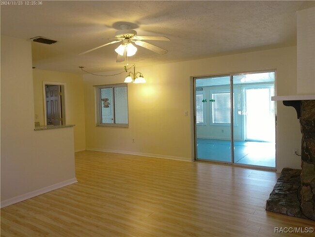 Foto del edificio - 4960 E Arbor St