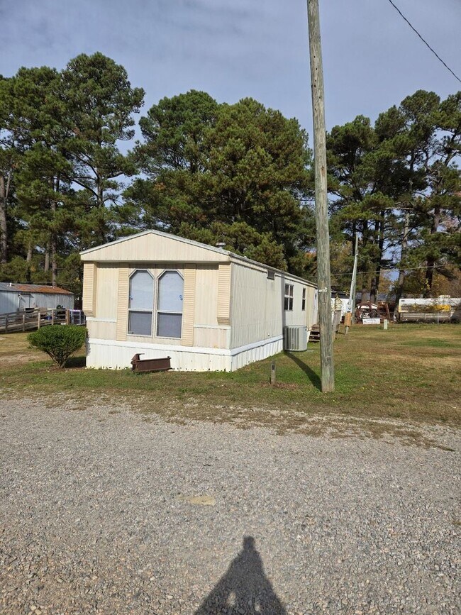 Building Photo - 3 bedroom 2 bath singlewide