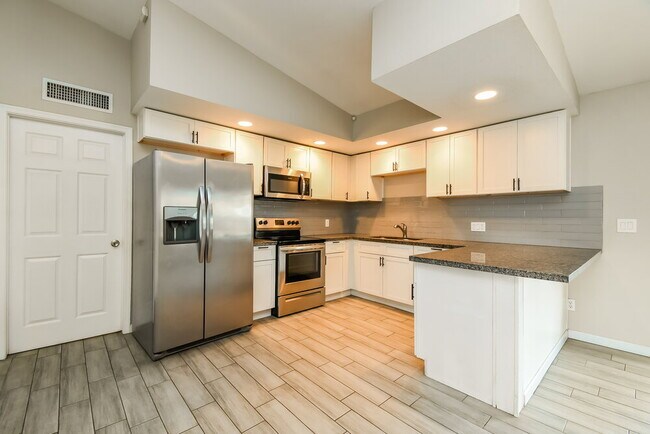 Foto del edificio - 238 E Houston Ave