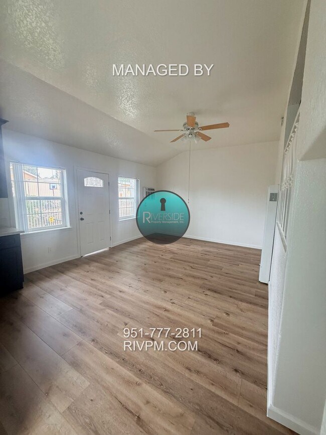 Foto del edificio - 24140 Atwood Ave