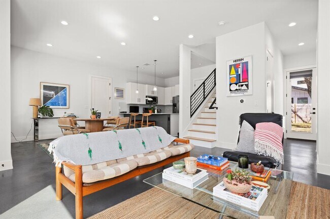 Foto del edificio - 1702 Cullen Ave