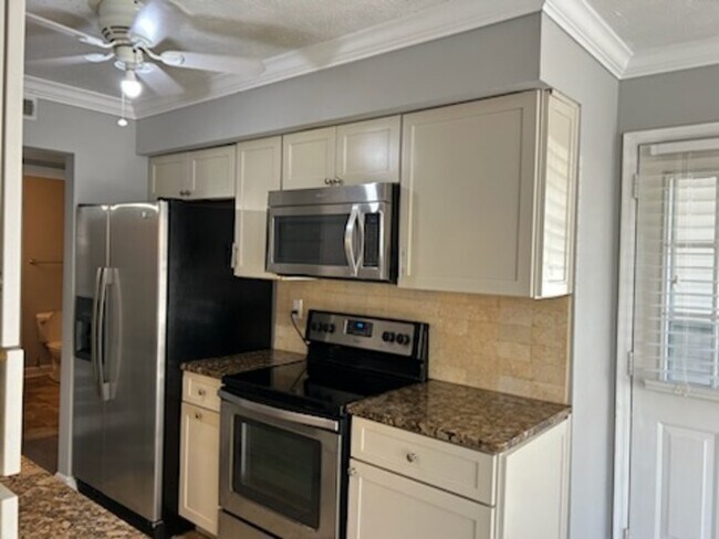 Building Photo - 516 Glenleaf Dr